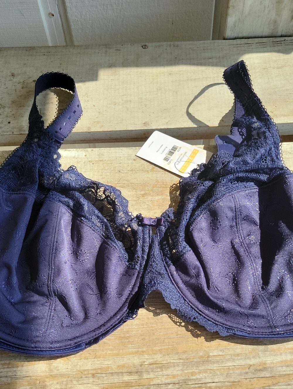Lace-Detail Navy Bra with Supportive Underwire